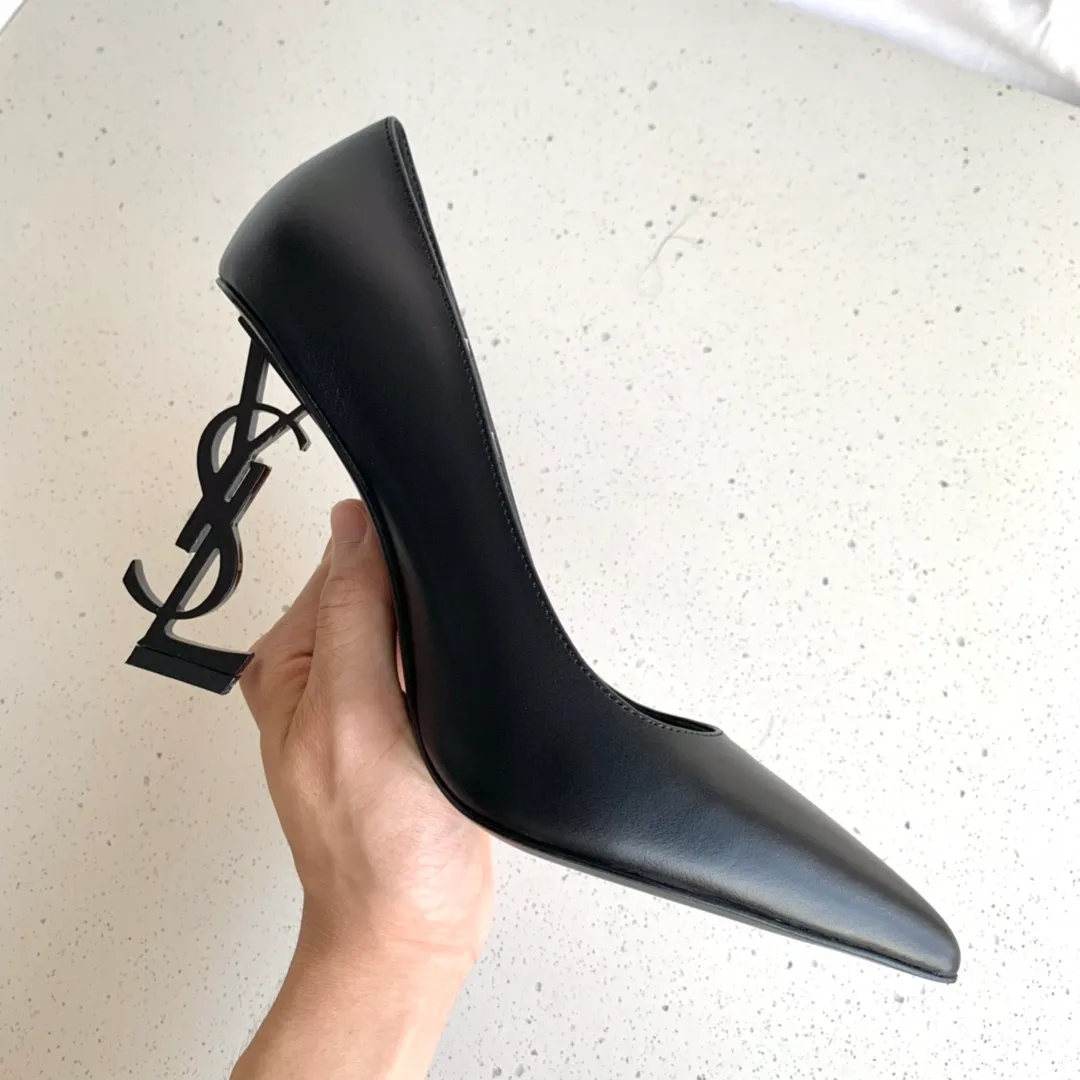 👟👟Ex-factory price 560👟👟 Women's Shoes Women's Clothes Women's Shoes Women's Clothes SAINT LAUREN* YSL Yang Shulin classic letter heel high-heeled shoes Only YSL understands women’s hearts best and does not accept refutation🙅‍♂️Super invincible feminine artifact, a must-have for women (✅Full-body customization, in-house molded toe hardware, perfect consistency)⚠️Compare the differences between pictures and products on the market Upper: Customized imported cotton silk weaving/Imported calf patent leather Lining: Imported 🐑Sheep leather Sole: Imported genuine leather outsole Thickness: 9cm Color: black paint with gold, black leather with black Code number: 35-39 (full set of packaging)